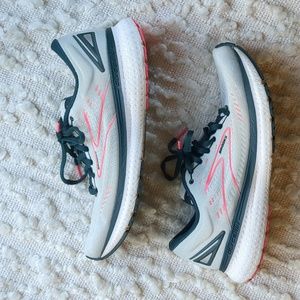 Brooks Athletic Shoes in Gray and Pink